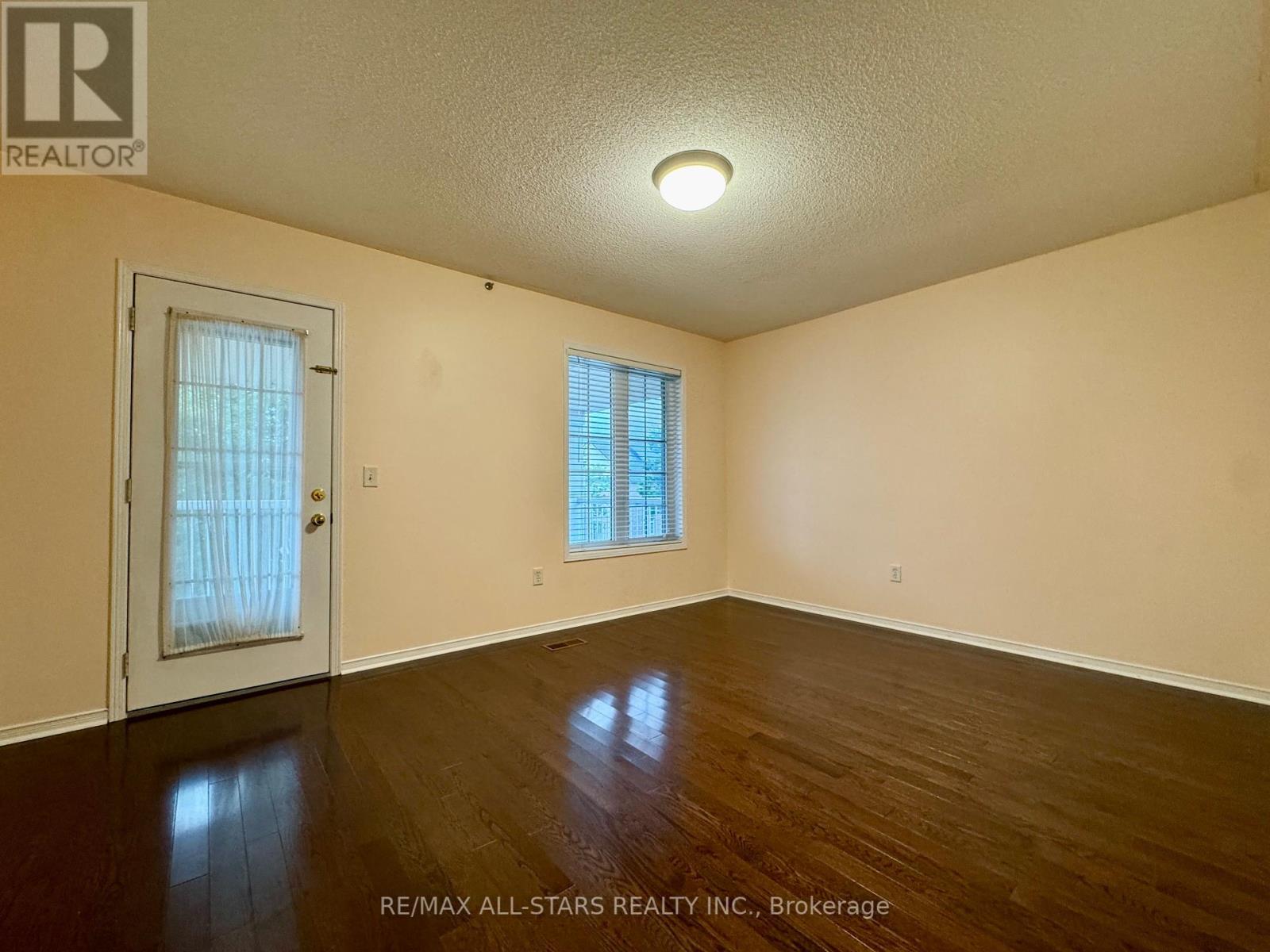 Photo 22 of 26 Belgrave Square, Markham ON