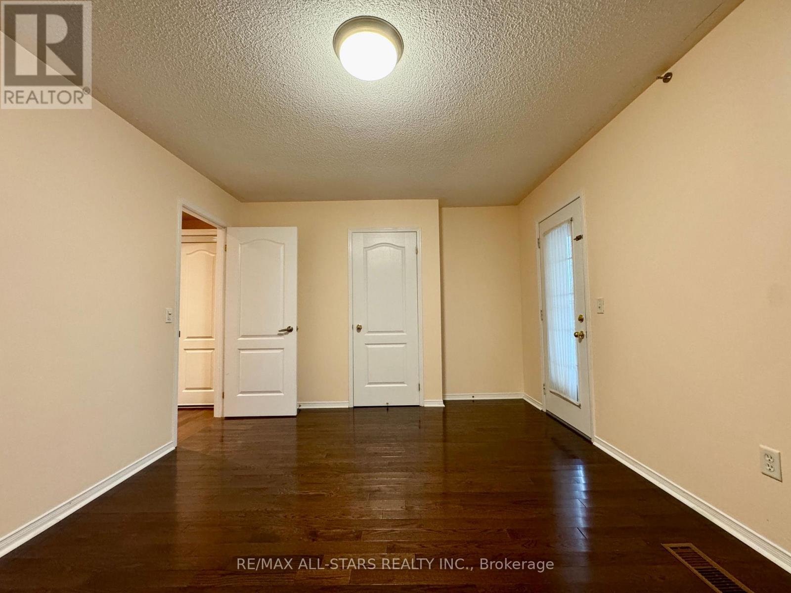 Photo 23 of 26 Belgrave Square, Markham ON