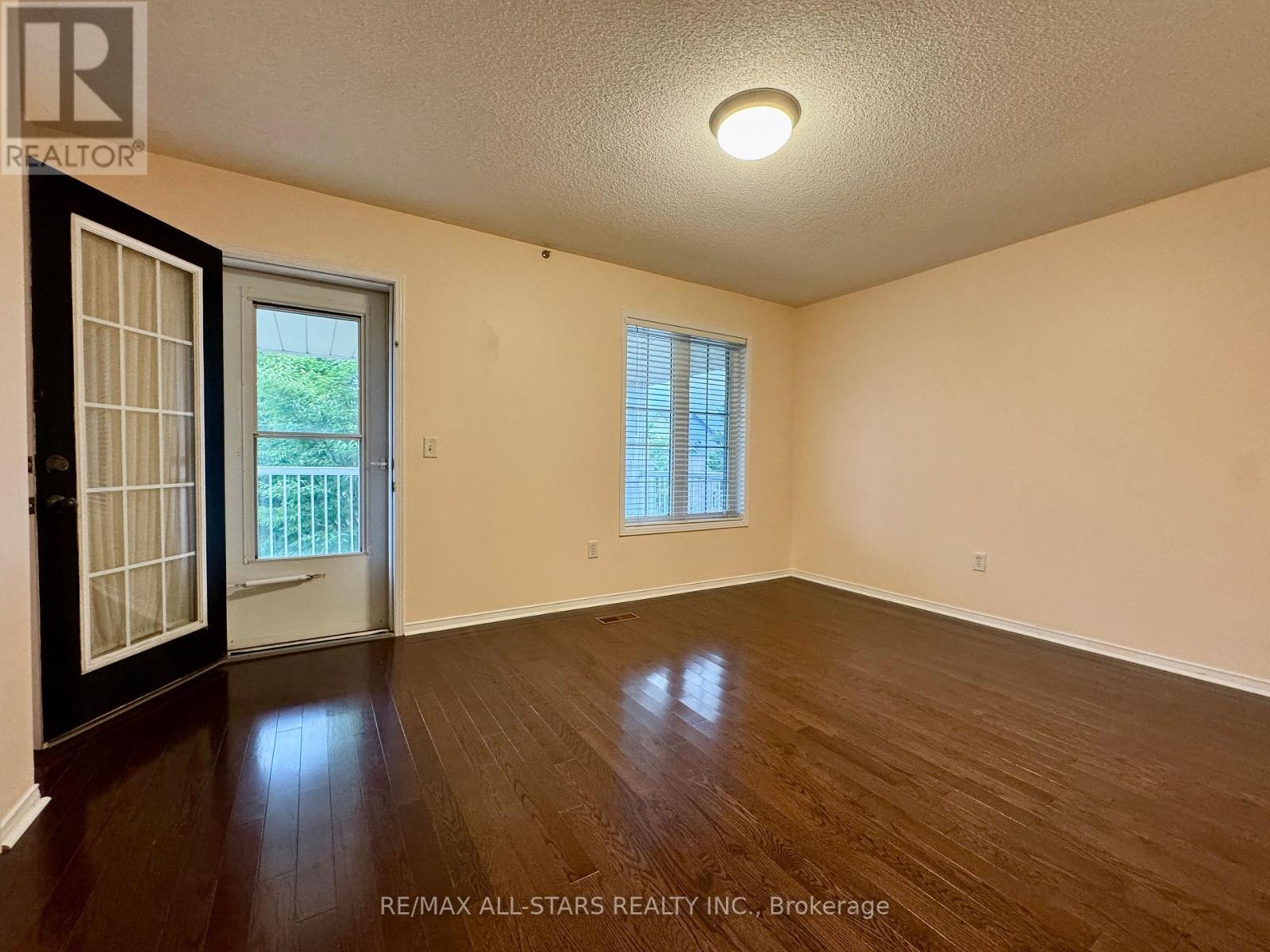 Photo 24 of 26 Belgrave Square, Markham ON