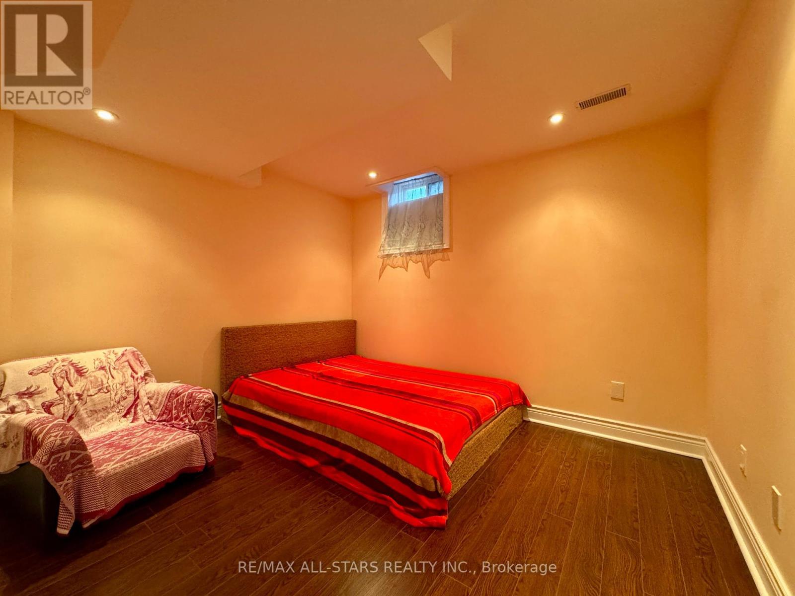 Photo 34 of 26 Belgrave Square, Markham ON