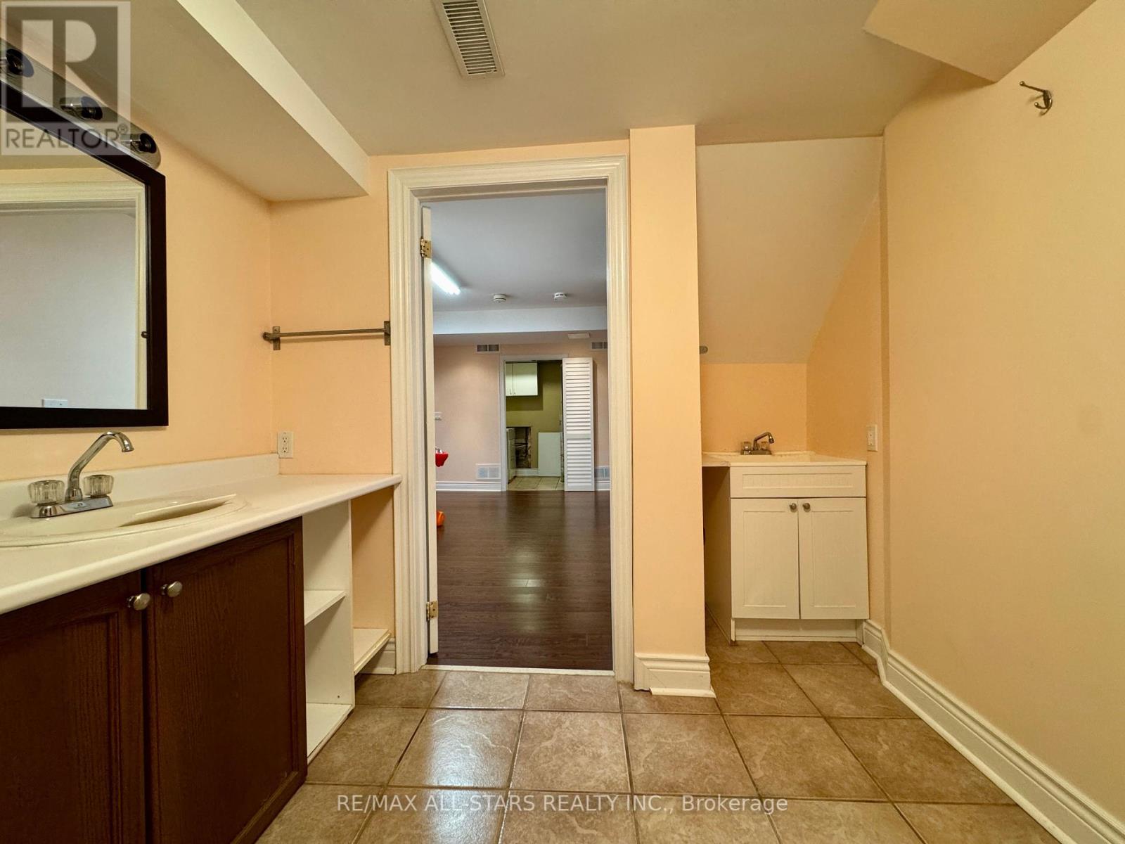 Photo 37 of 26 Belgrave Square, Markham ON