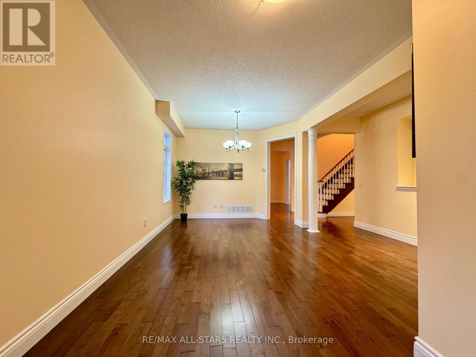 Photo 6 of 26 Belgrave Square, Markham ON