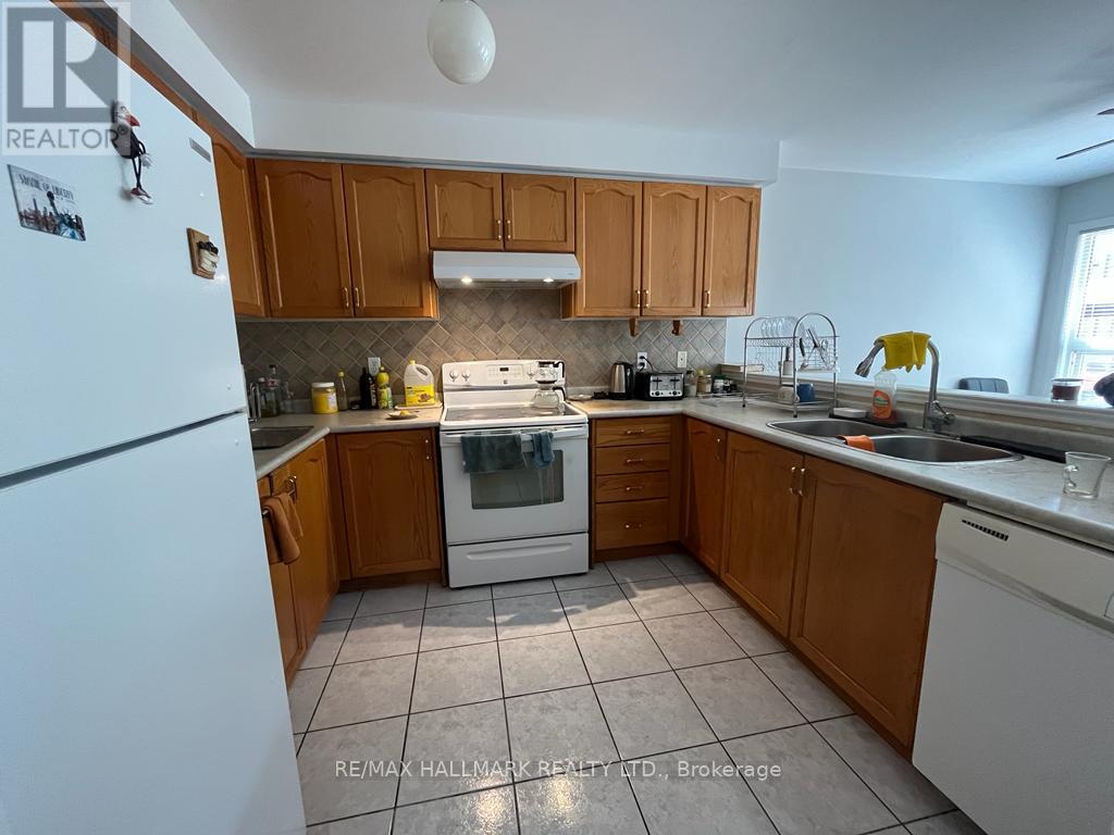 Photo 3 of 10 Ferris Street, Richmond Hill ON