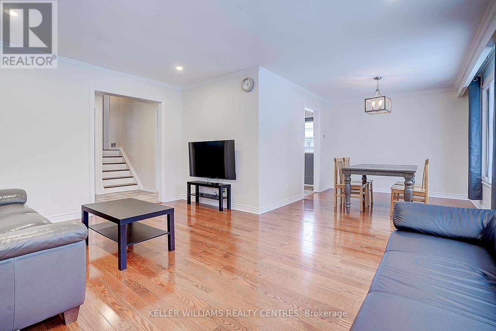 Photo 12 of 17 Sir Kay Drive, Markham ON