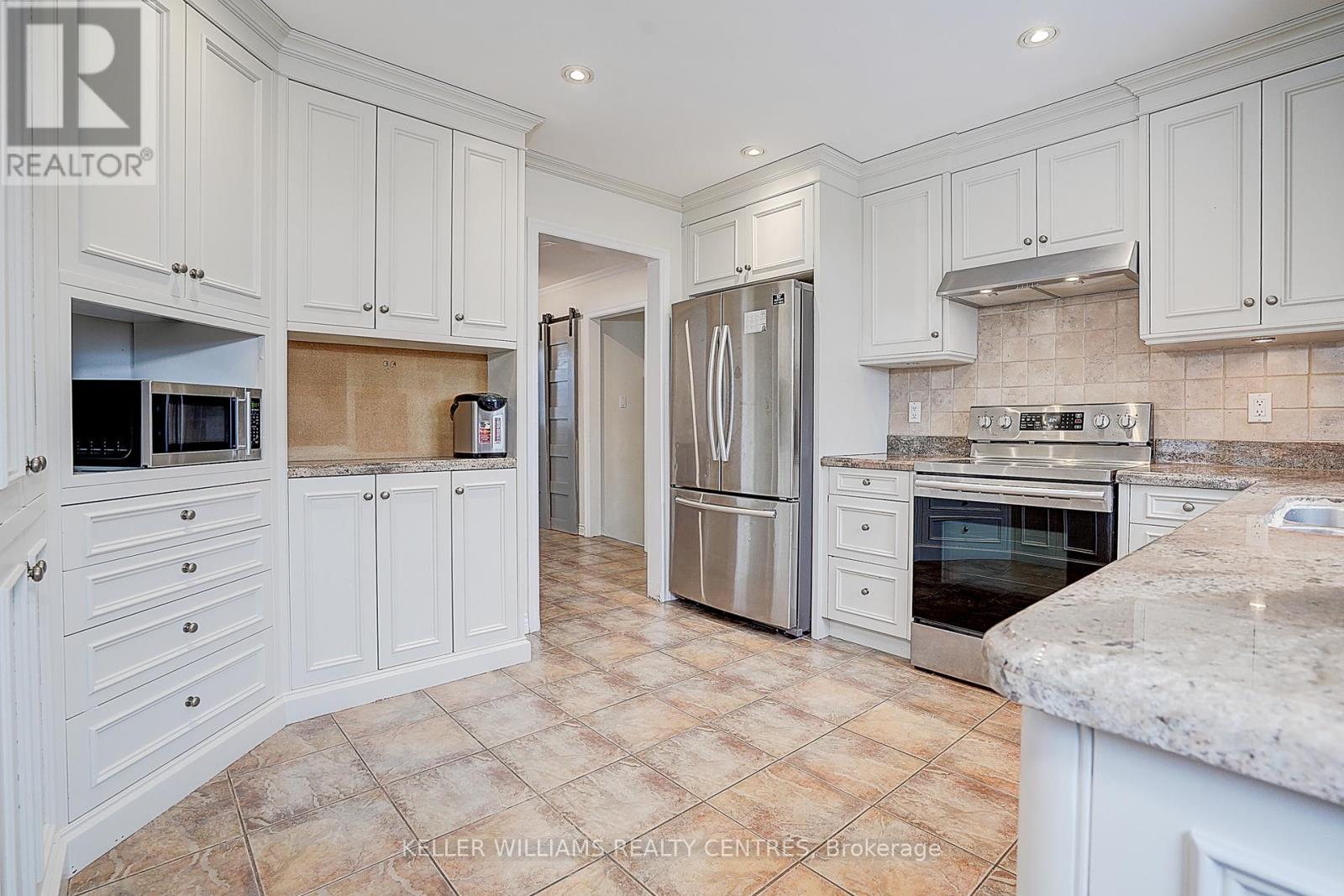 Photo 18 of 17 Sir Kay Drive, Markham ON