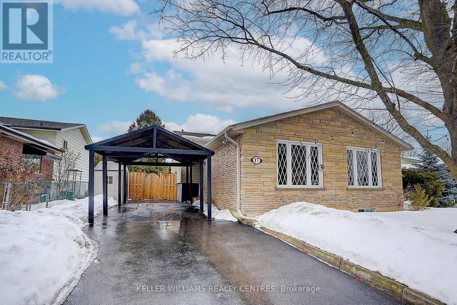 Photo 2 of 17 Sir Kay Drive, Markham ON