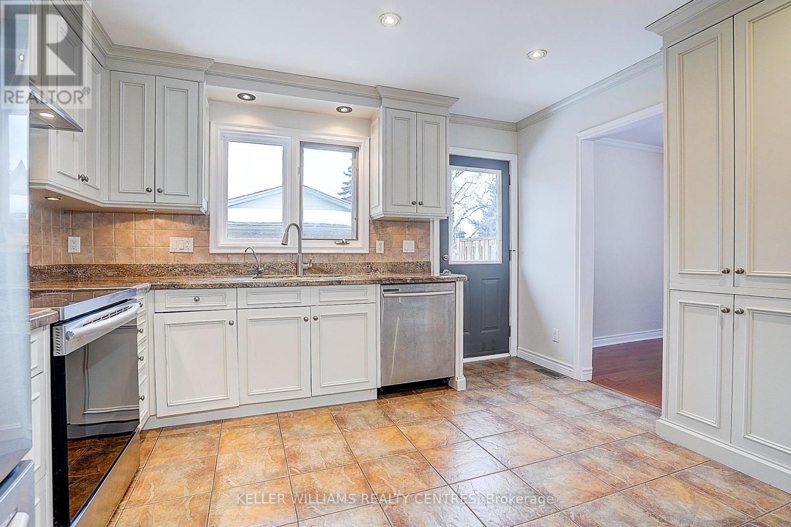 Photo 20 of 17 Sir Kay Drive, Markham ON