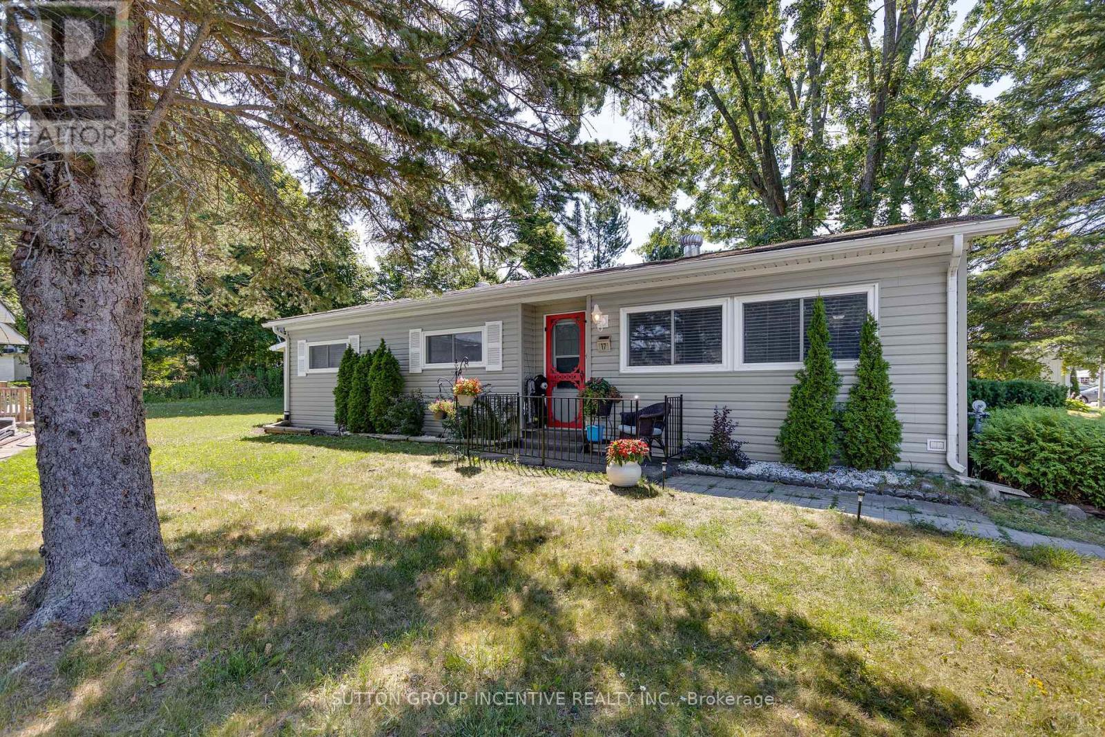 Photo 18 of 17 Weeping Willow Drive, Innisfil ON