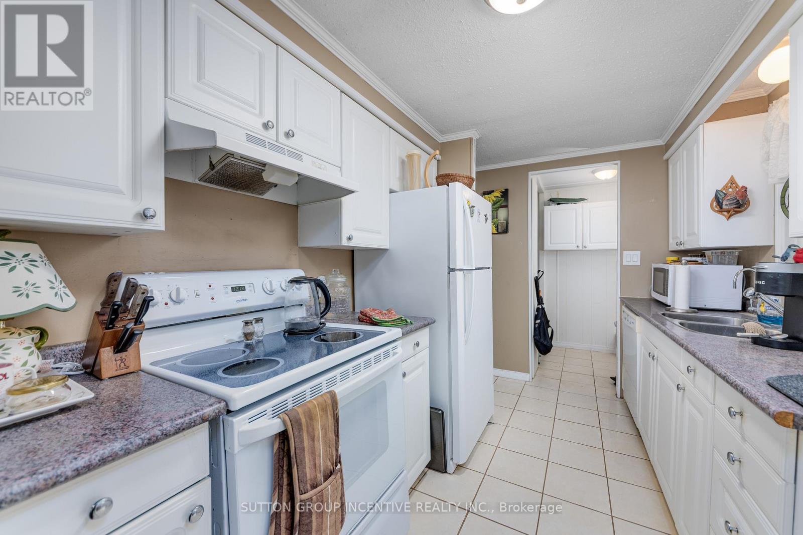 Photo 6 of 17 Weeping Willow Drive, Innisfil ON