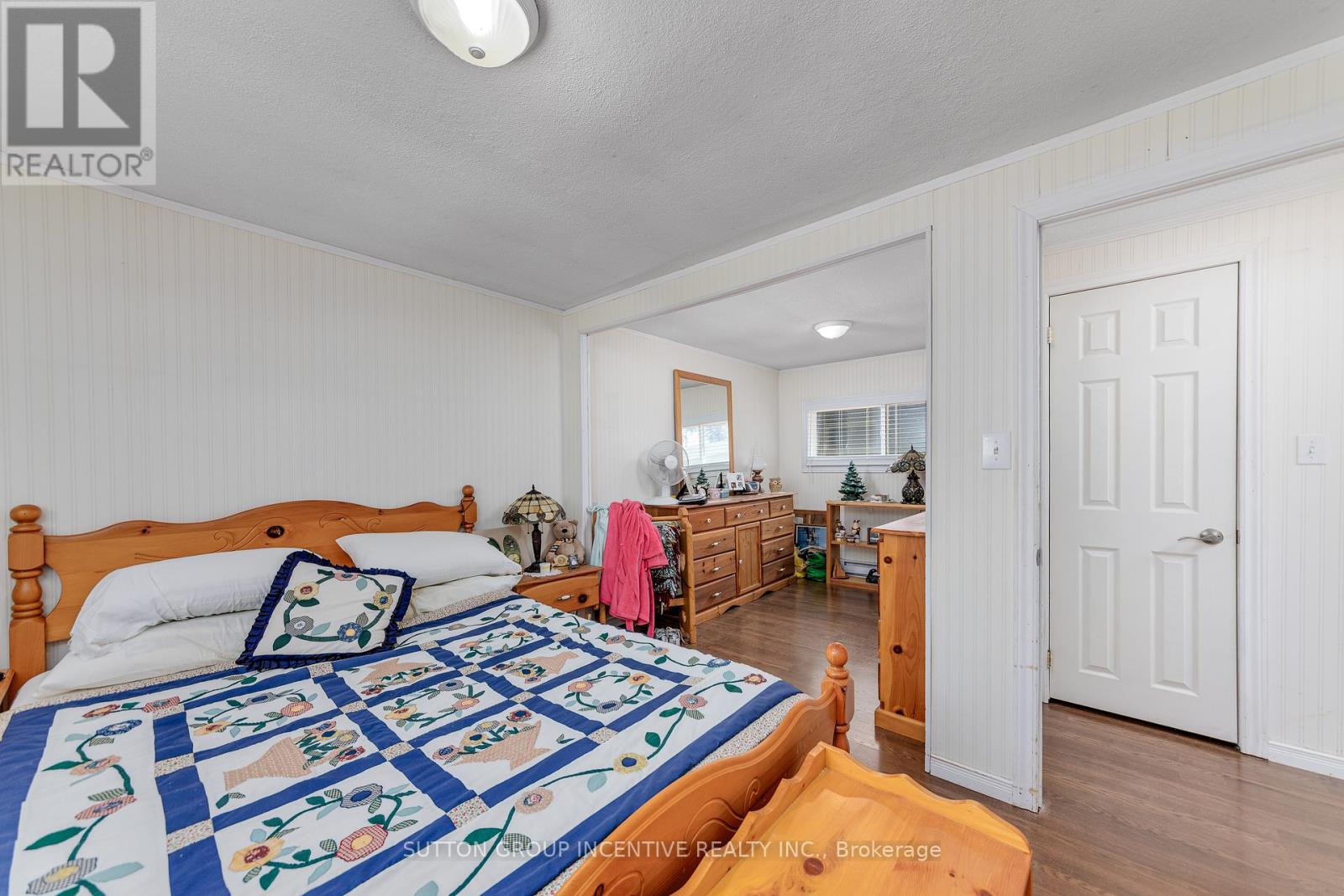 Photo 7 of 17 Weeping Willow Drive, Innisfil ON
