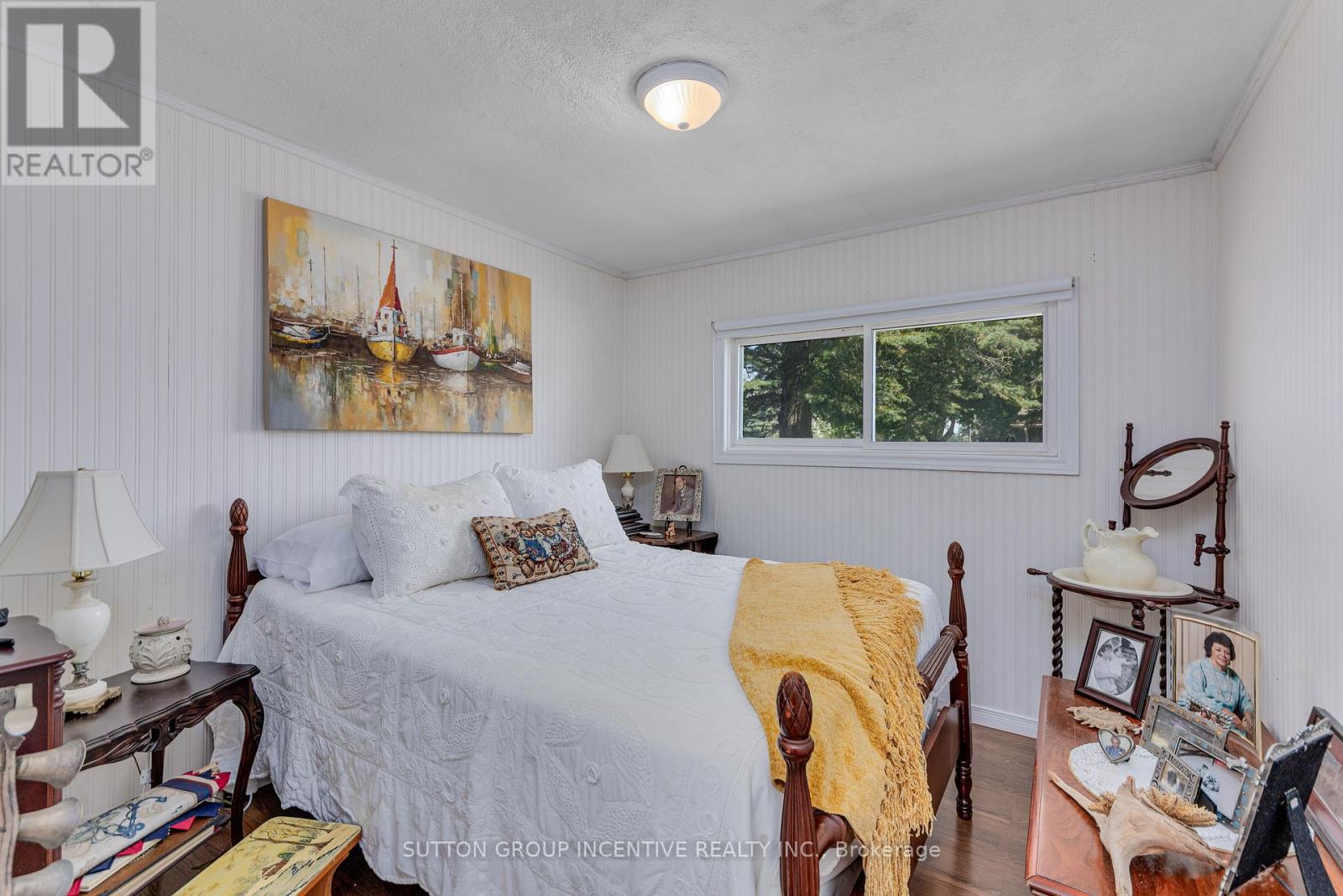 Photo 12 of 17 Weeping Willow Drive, Innisfil ON