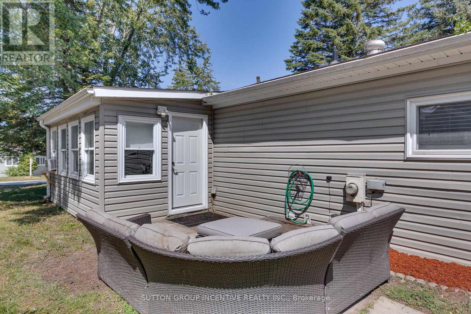 Photo 16 of 17 Weeping Willow Drive, Innisfil ON