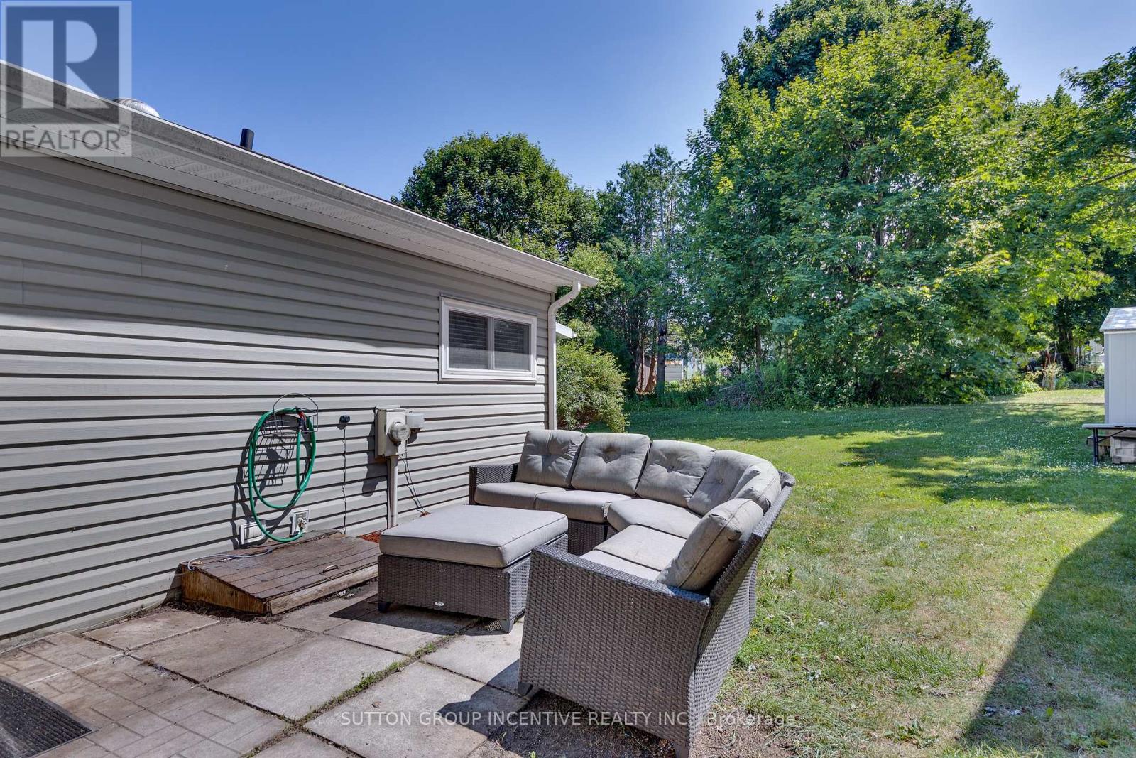 Photo 15 of 17 Weeping Willow Drive, Innisfil ON