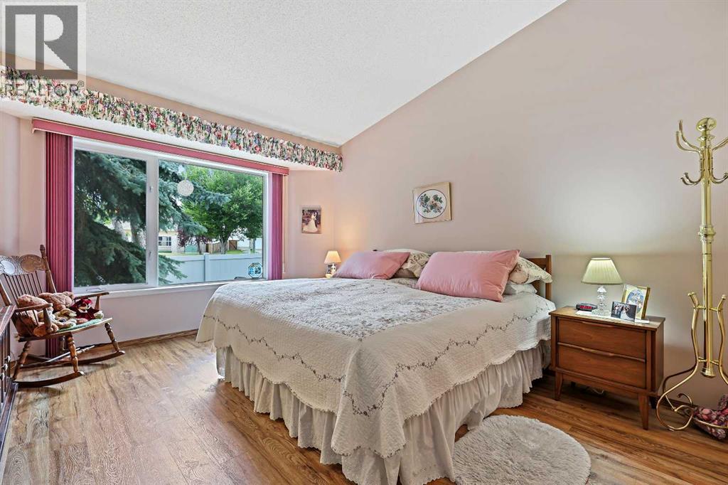 Single Family House Bungalow for Sale in  Douglasview Park SE Douglasdale/Glen Calgary 