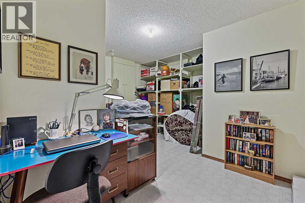 Single Family House Bungalow for Sale in  Douglasview Park SE Douglasdale/Glen Calgary 