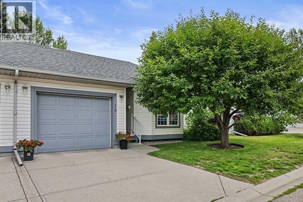 Single Family House Bungalow for Sale in  Douglasview Park SE Douglasdale/Glen Calgary 