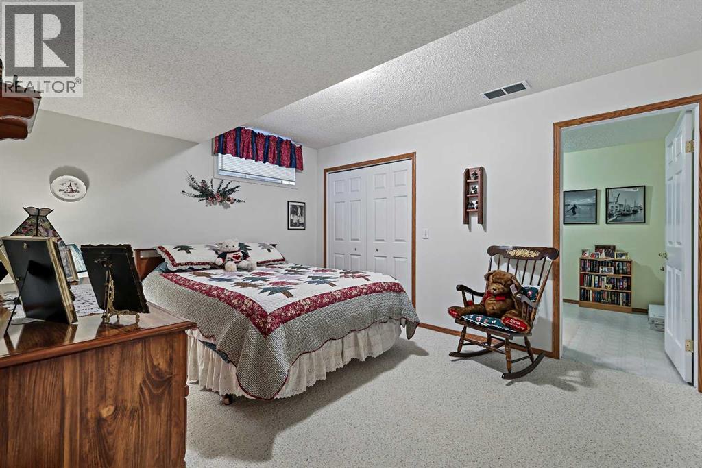 Single Family House Bungalow for Sale in  Douglasview Park SE Douglasdale/Glen Calgary 