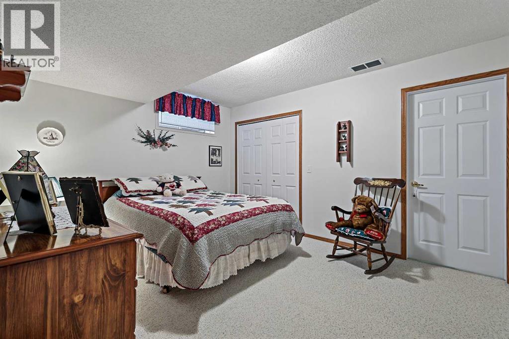Single Family House Bungalow for Sale in  Douglasview Park SE Douglasdale/Glen Calgary 