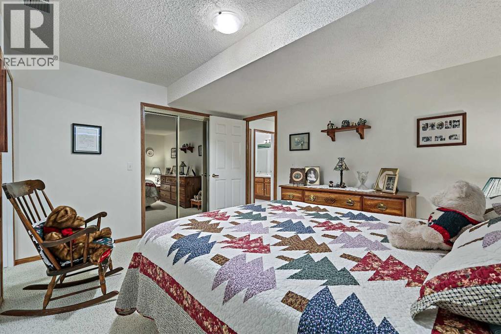 Single Family House Bungalow for Sale in  Douglasview Park SE Douglasdale/Glen Calgary 