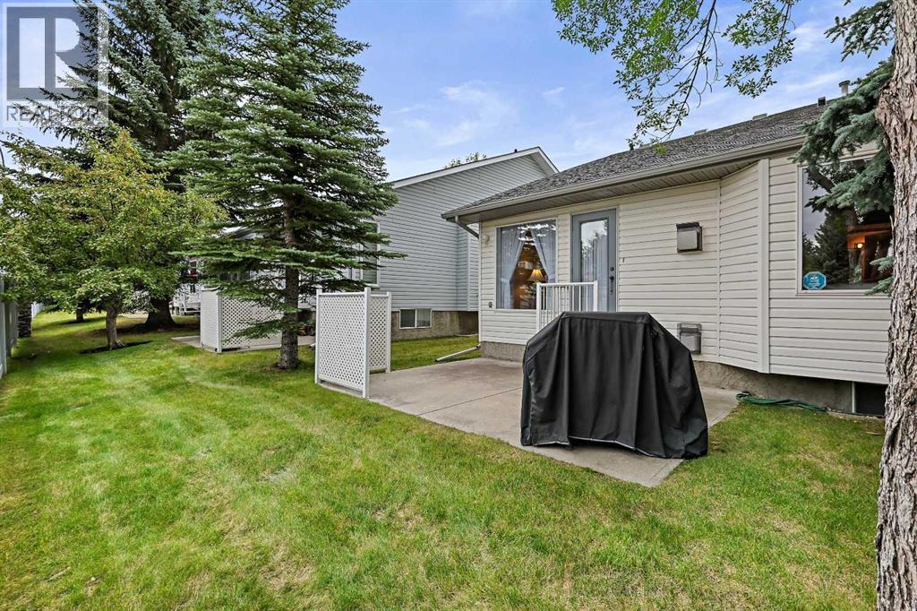 Single Family House Bungalow for Sale in  Douglasview Park SE Douglasdale/Glen Calgary 
