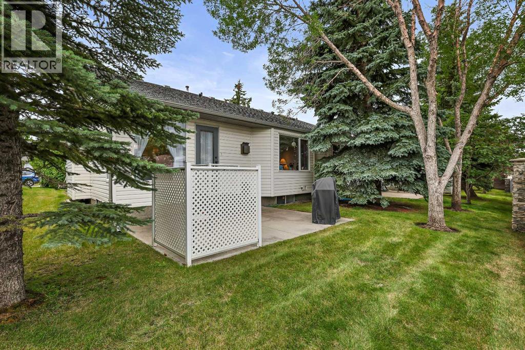 Single Family House Bungalow for Sale in  Douglasview Park SE Douglasdale/Glen Calgary 