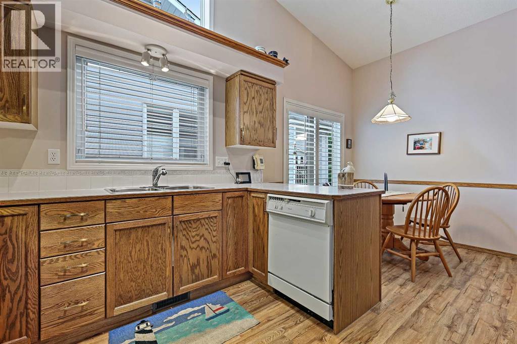Single Family House Bungalow for Sale in  Douglasview Park SE Douglasdale/Glen Calgary 
