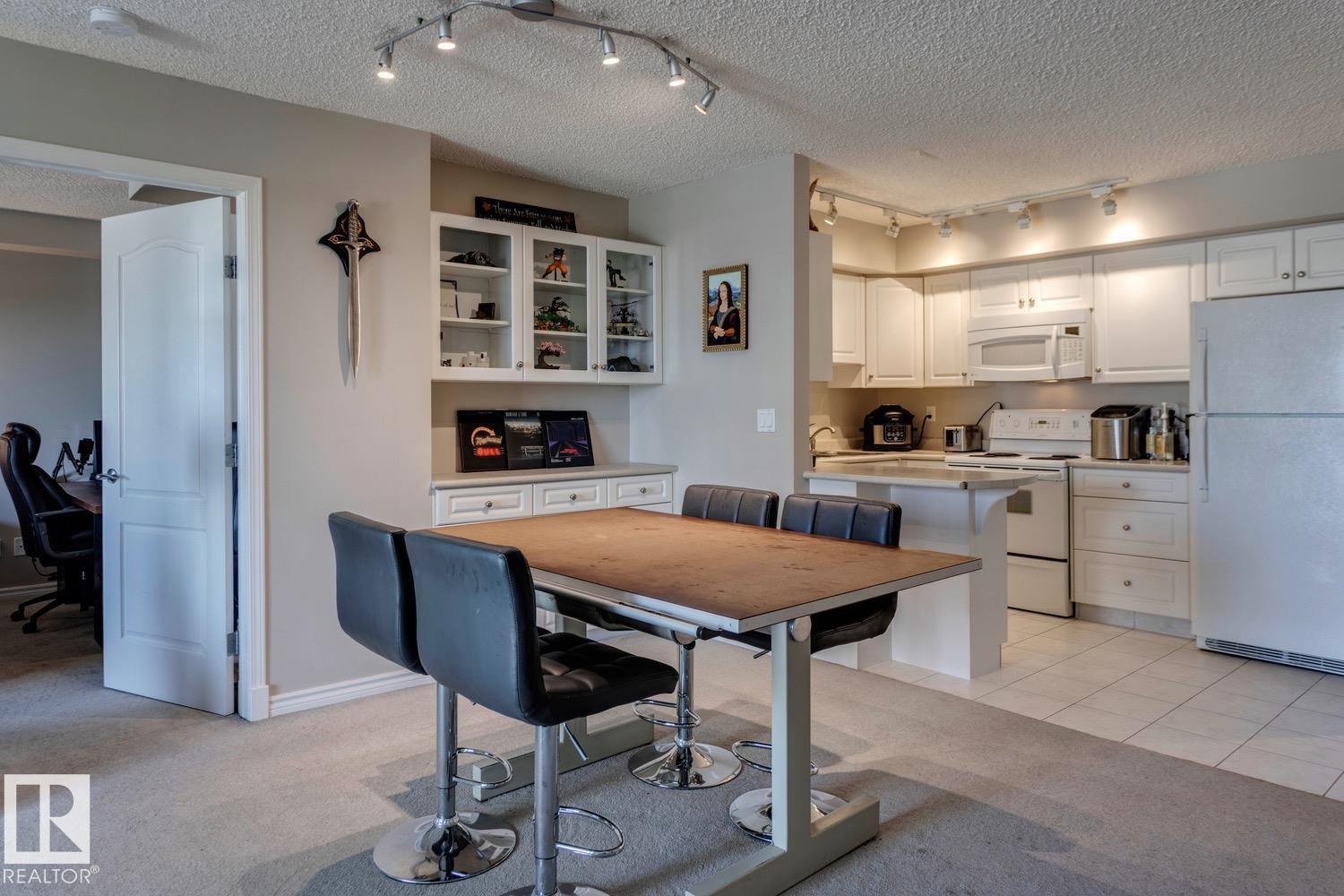 Photo 12 of 1004 9741 110 St Nw, Edmonton AB