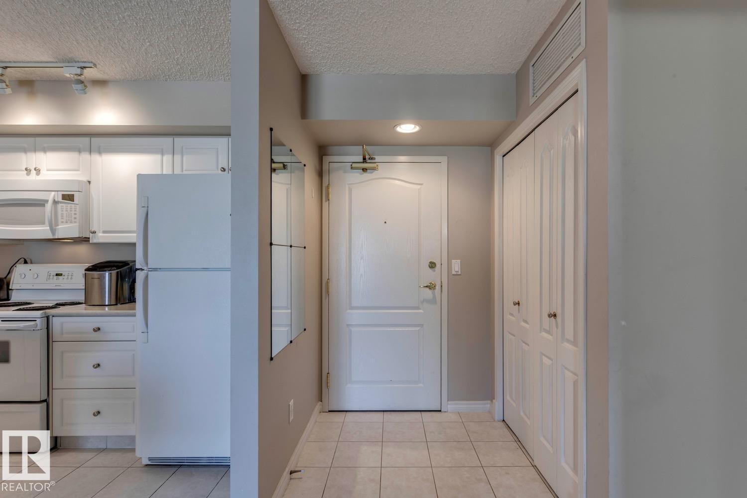 Photo 5 of 1004 9741 110 St Nw, Edmonton AB