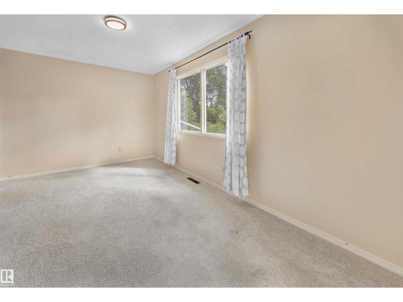 Photo 7 of 6628 124 St Nw, Edmonton AB