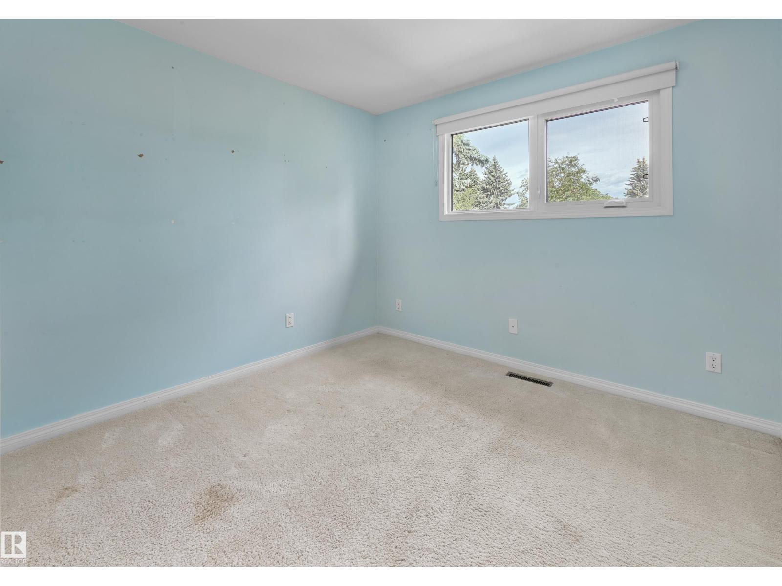 Photo 18 of 6628 124 St Nw, Edmonton AB