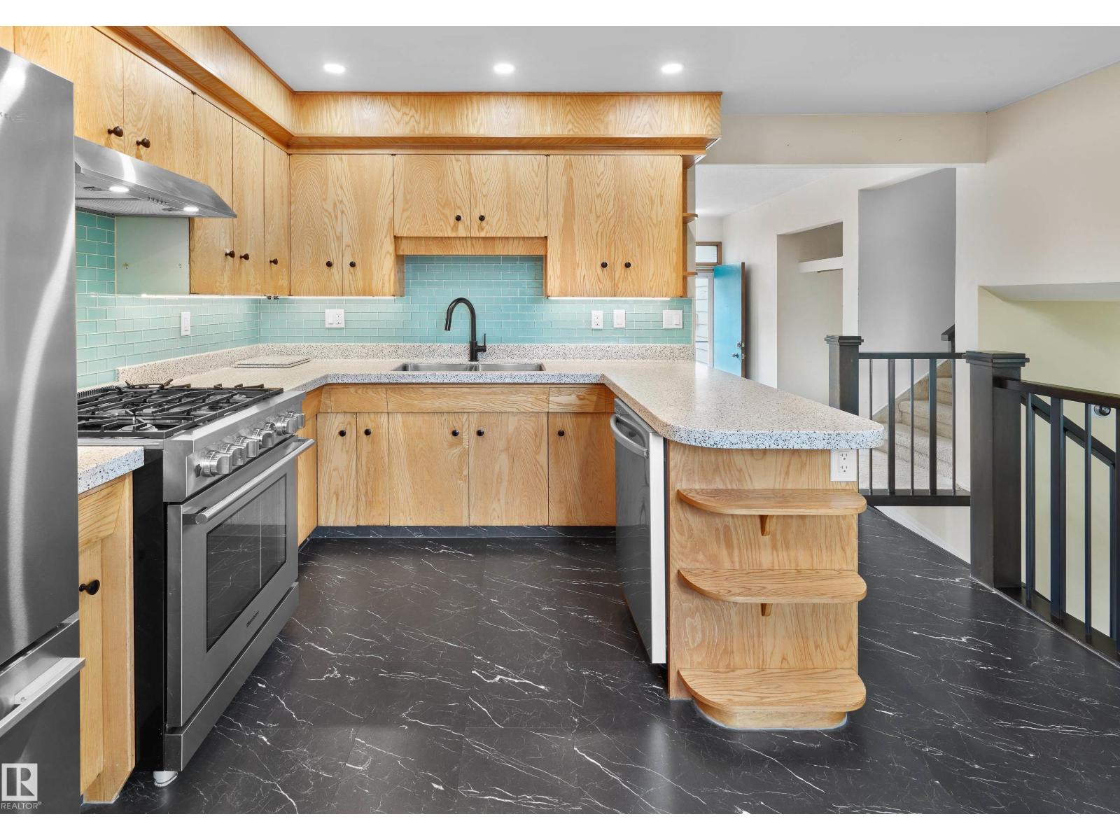 Photo 10 of 6628 124 St Nw, Edmonton AB