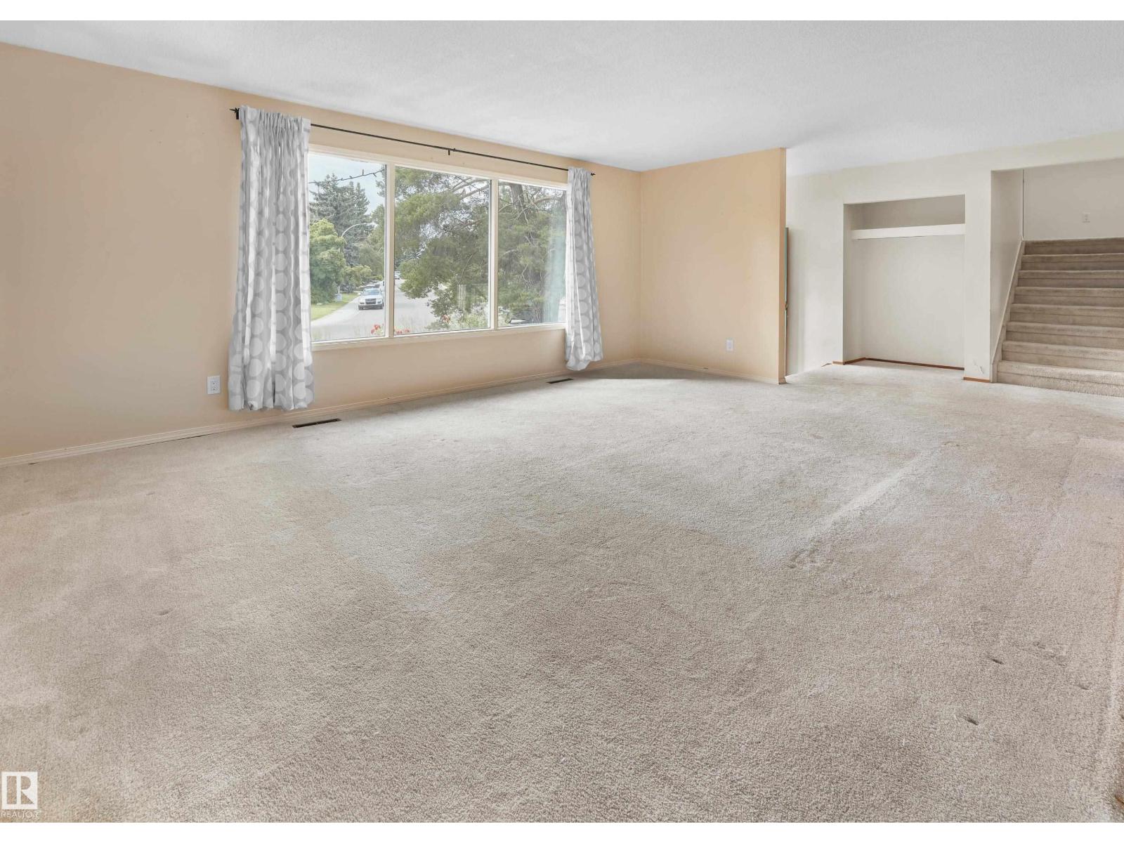 Photo 4 of 6628 124 St Nw, Edmonton AB
