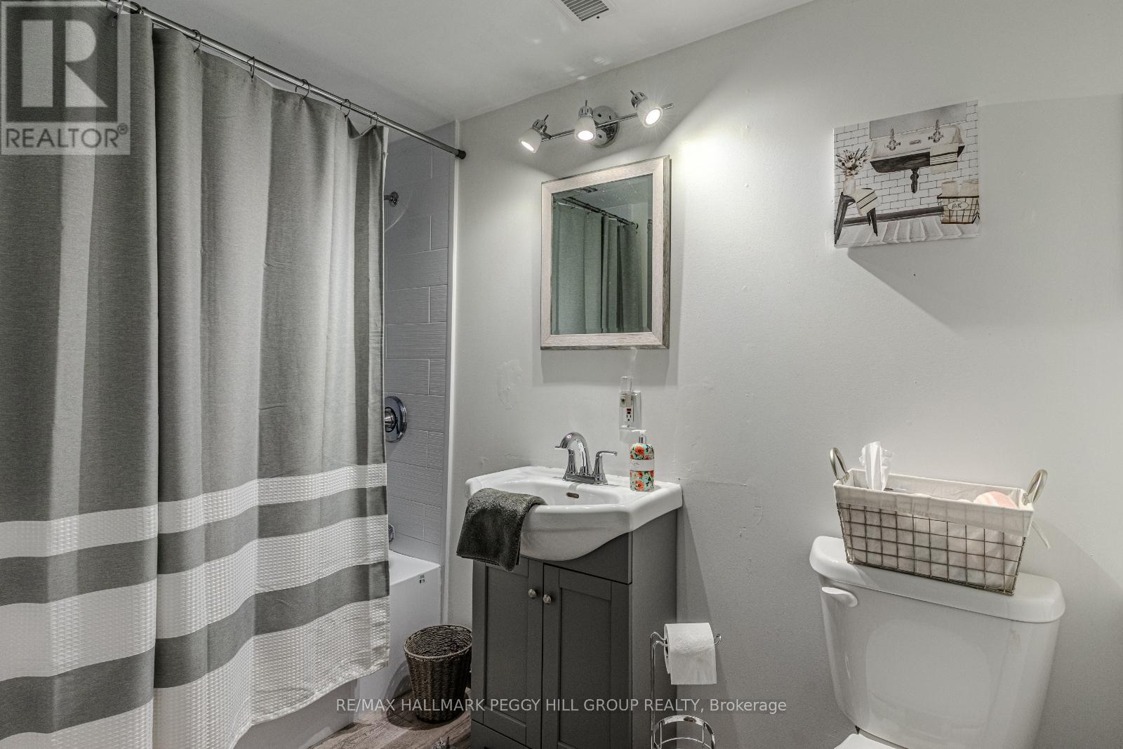 Photo 16 of 2447 Ridge Road W, Oromedonte ON