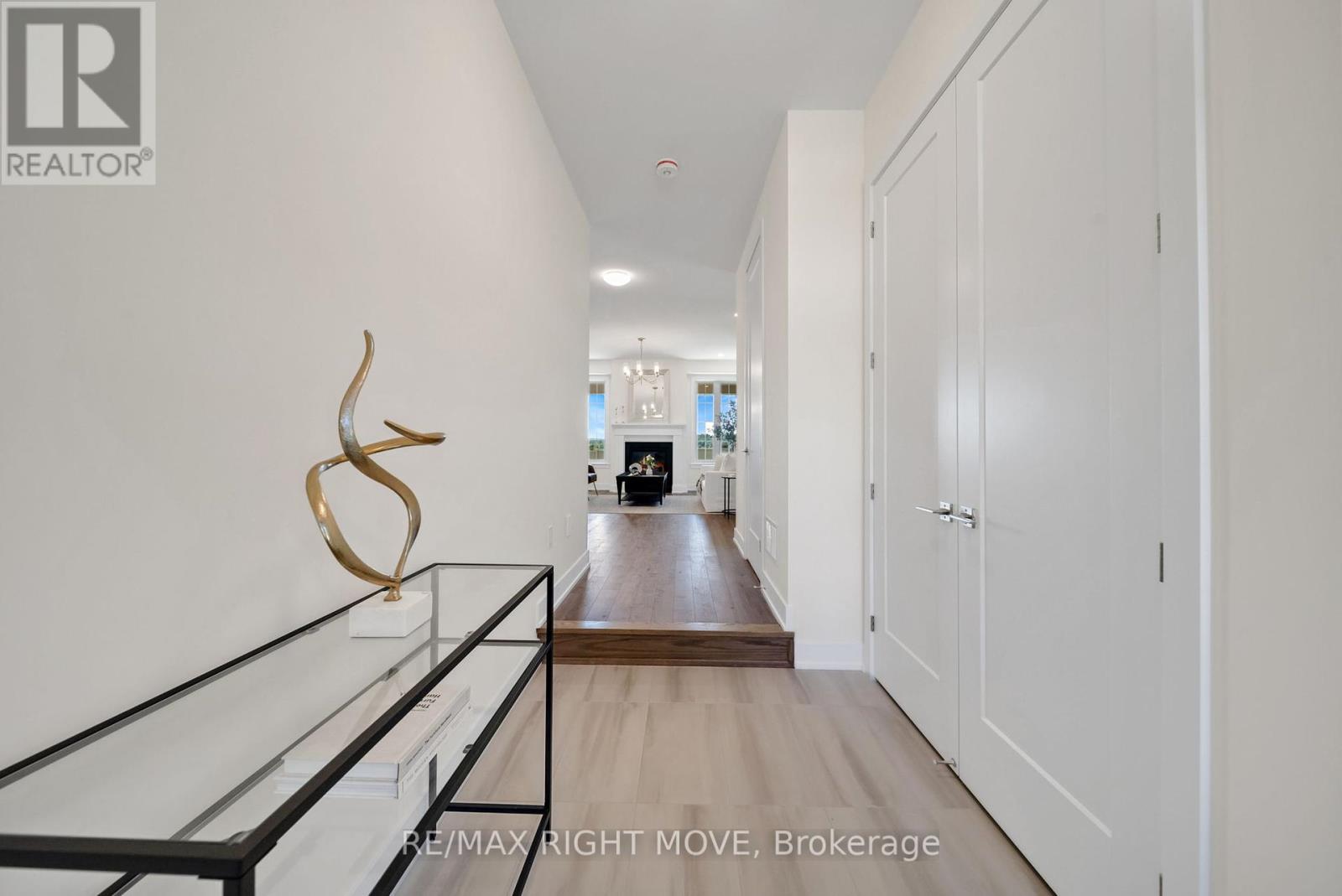 Photo 4 of 3194 Orion Boulevard, Orillia ON