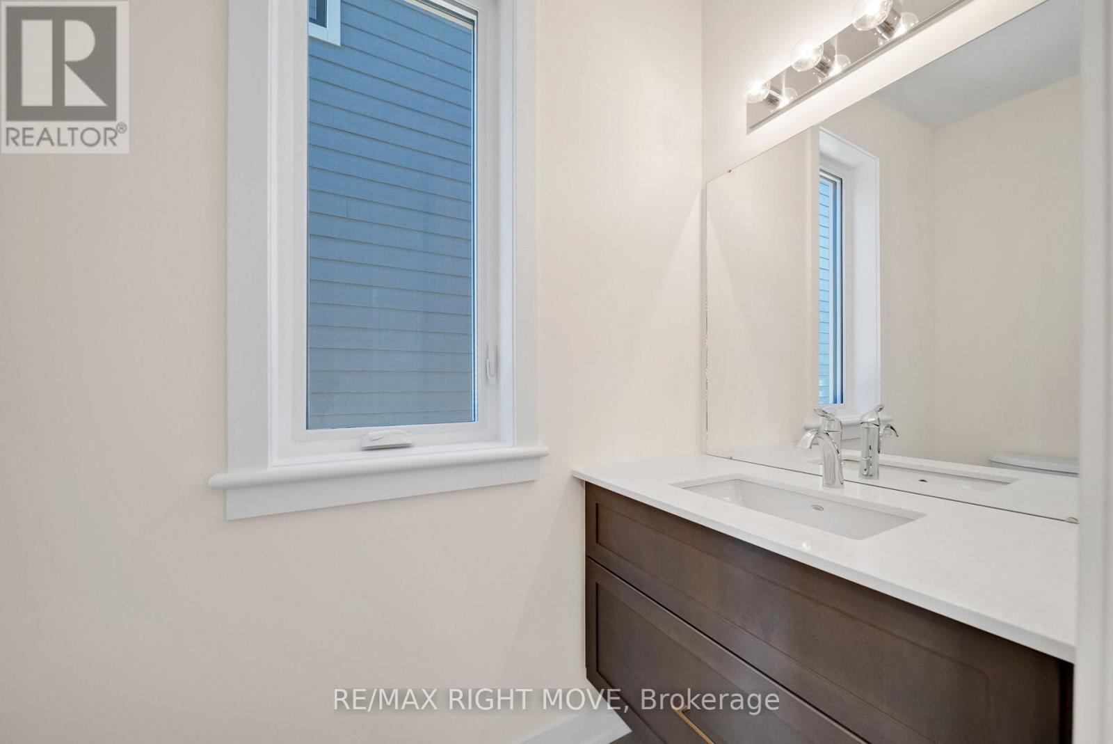 Photo 5 of 3194 Orion Boulevard, Orillia ON