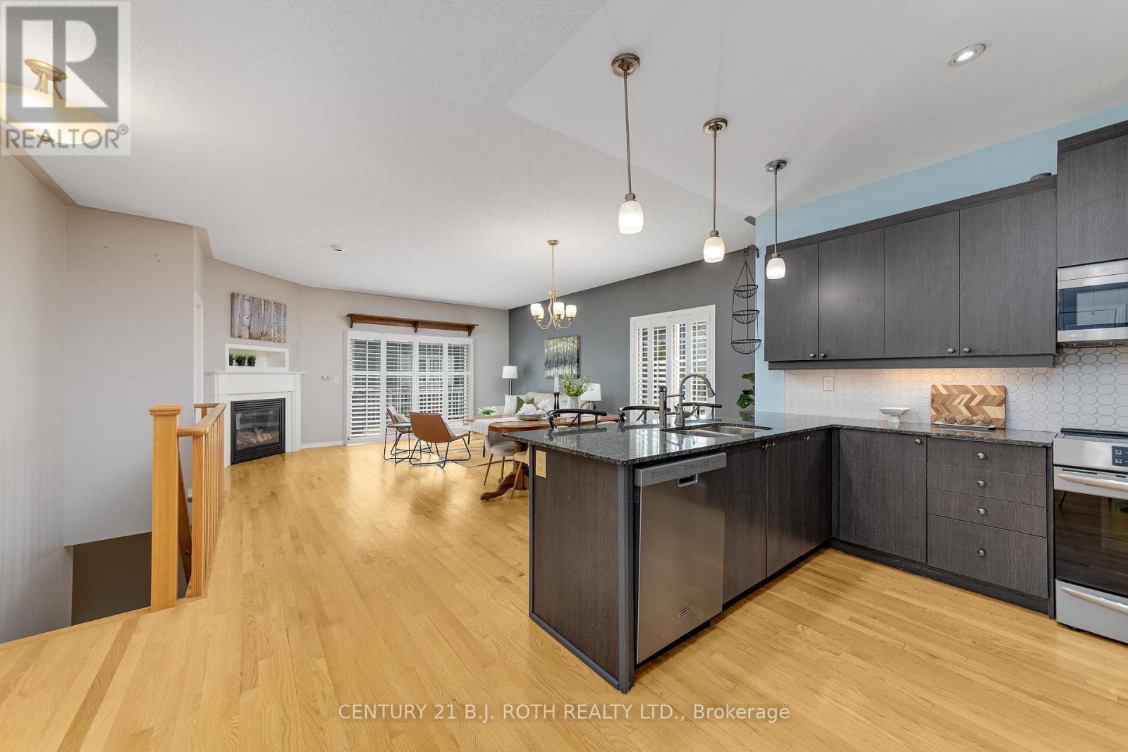 Photo 11 of 3327 Summerhill Way N, Severn ON