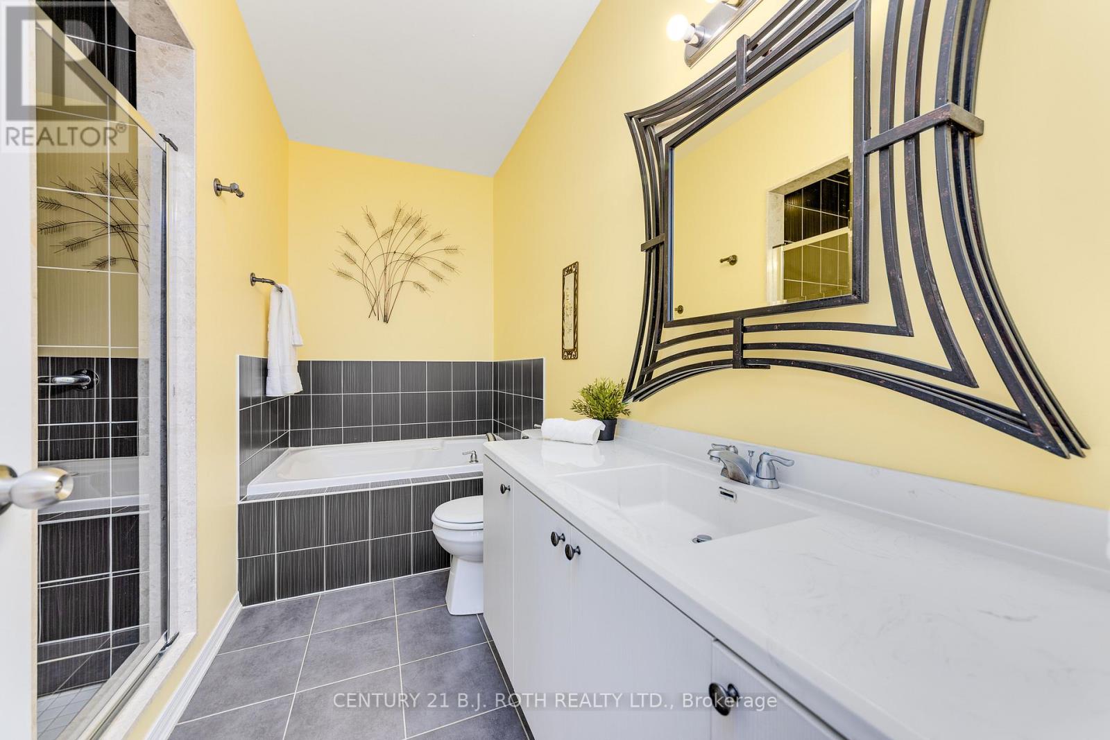 Photo 22 of 3327 Summerhill Way N, Severn ON