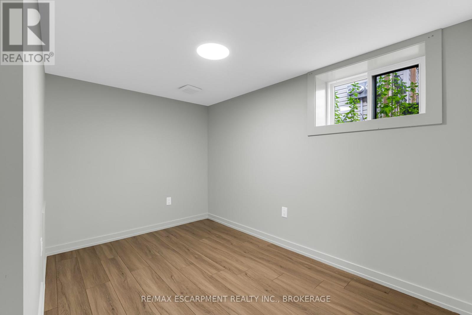 Photo 6 of Lower 366 Carlton Street, St Catharines ON