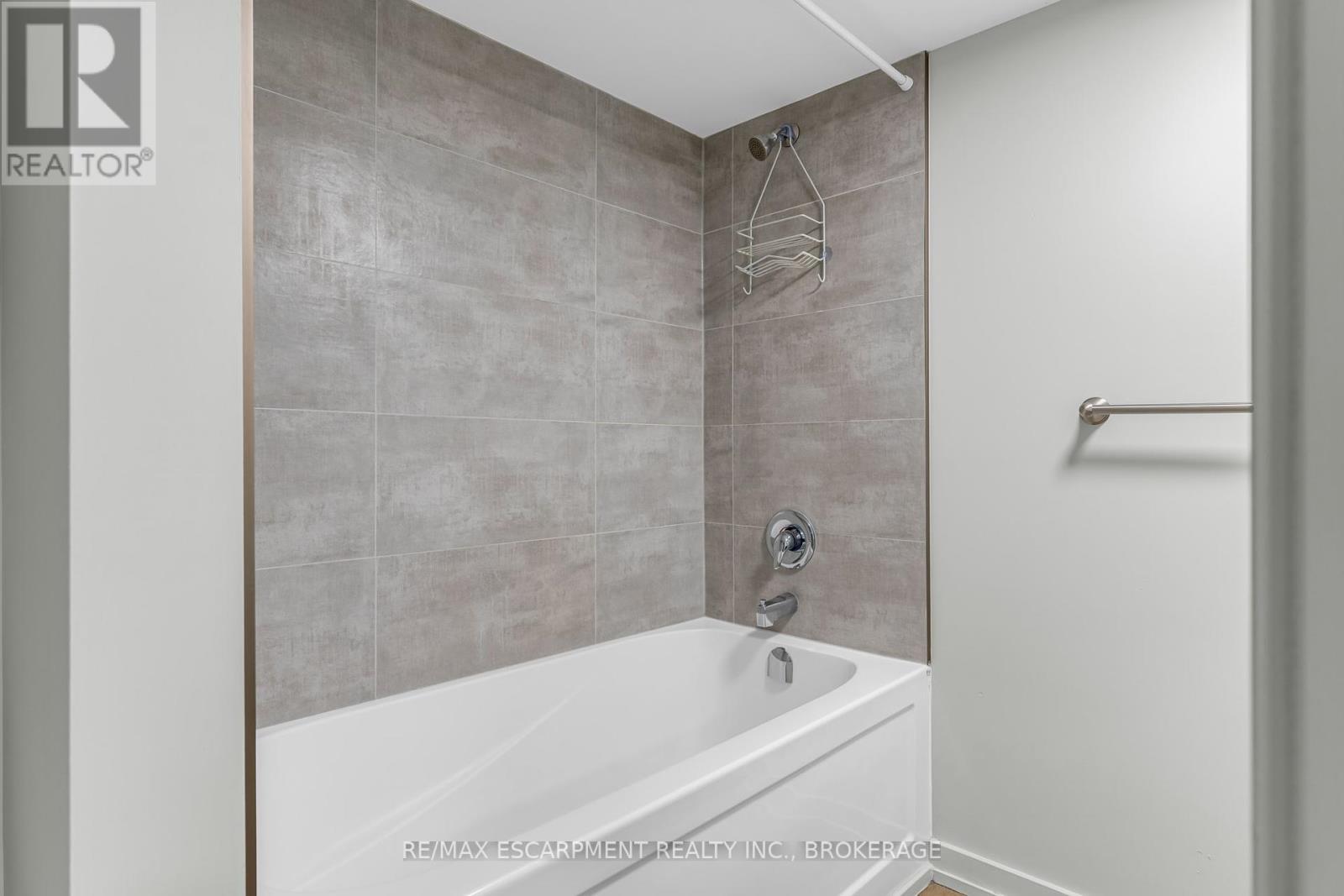 Photo 9 of Lower 366 Carlton Street, St Catharines ON