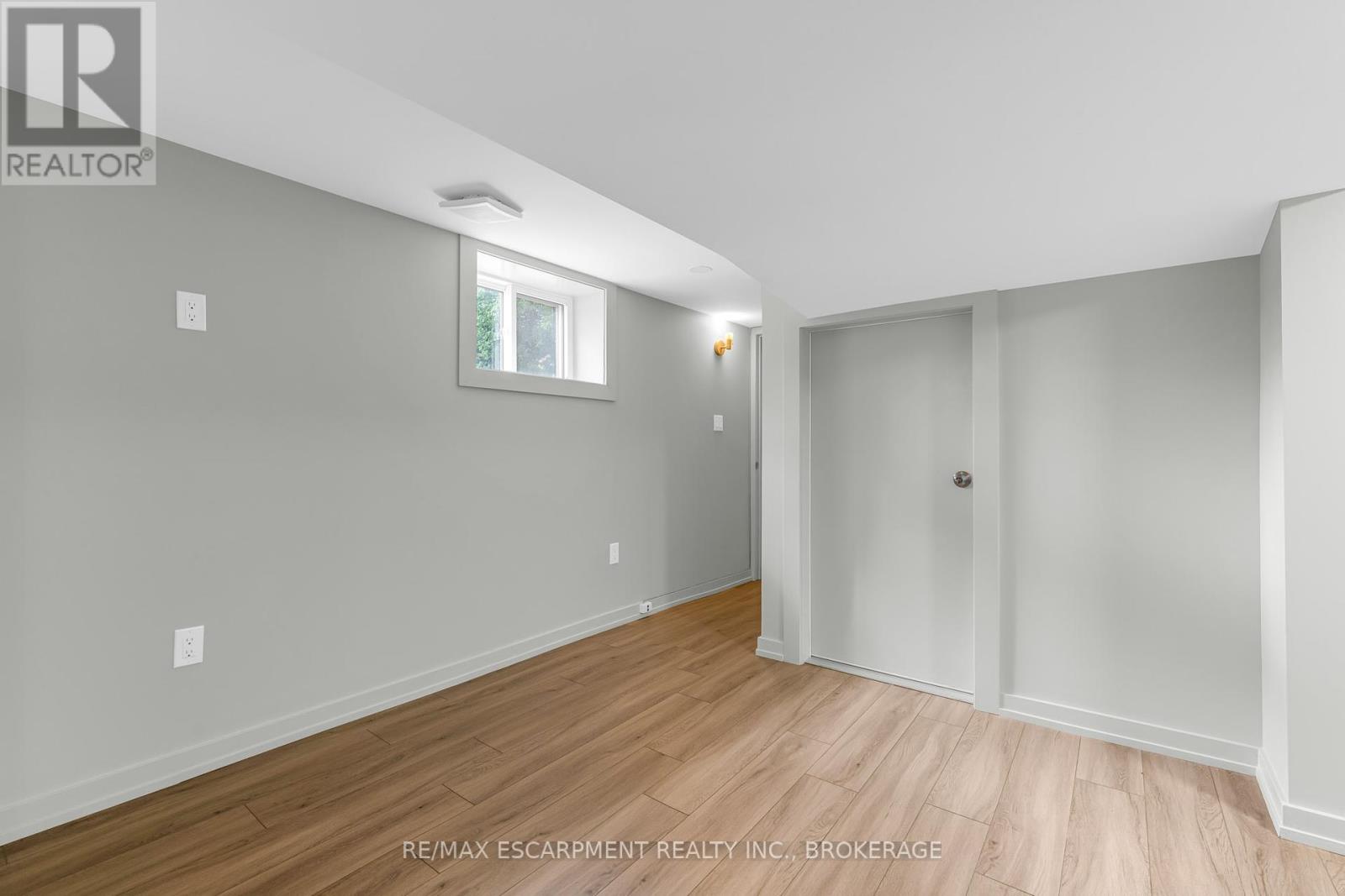 Photo 5 of Lower 366 Carlton Street, St Catharines ON