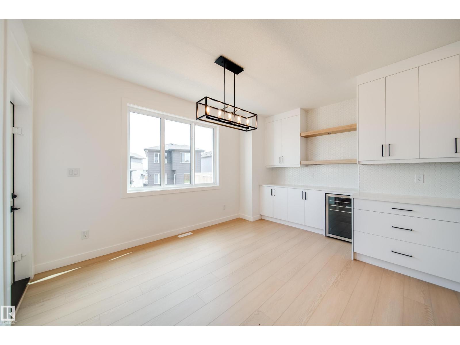 Photo 11 of 42 Dillworth Cr, Spruce Grove AB