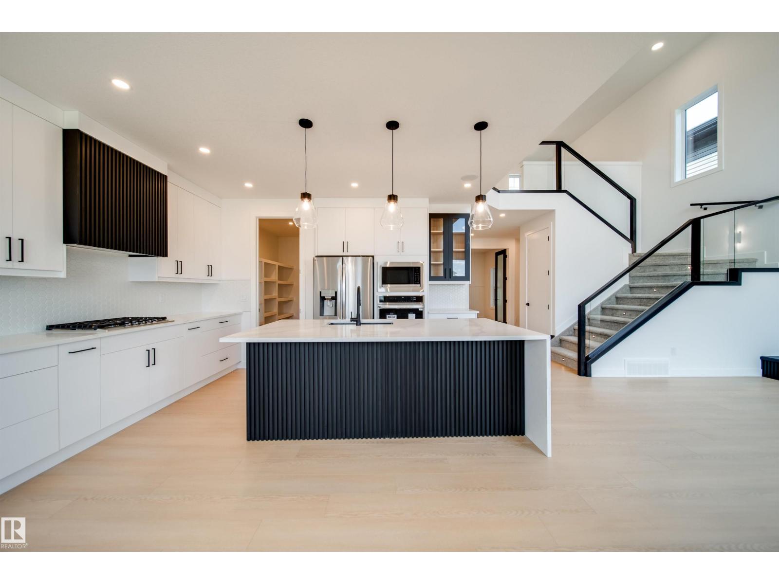 Photo 3 of 42 Dillworth Cr, Spruce Grove AB