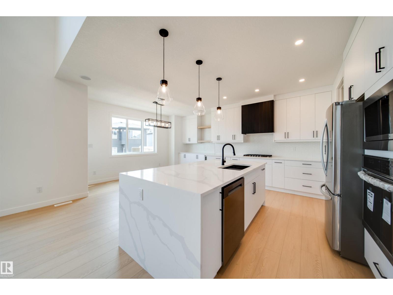 Photo 8 of 42 Dillworth Cr, Spruce Grove AB