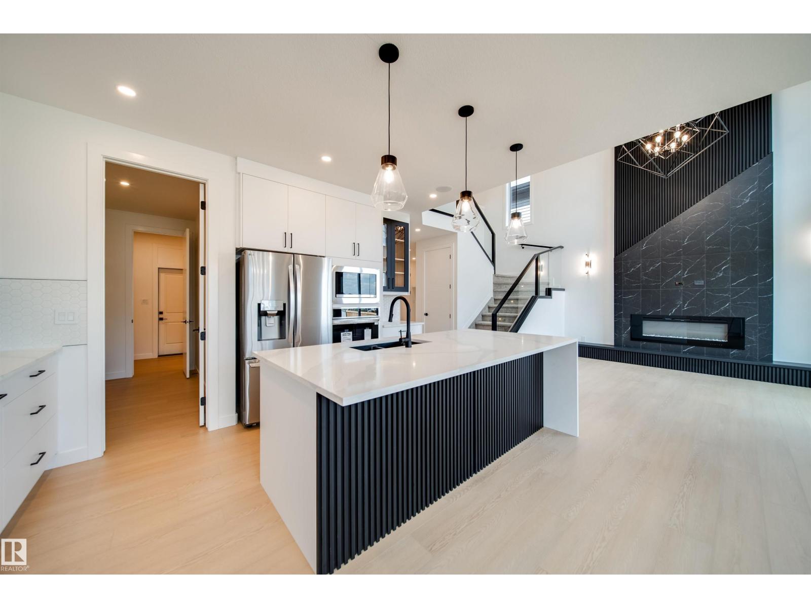 Photo 9 of 42 Dillworth Cr, Spruce Grove AB