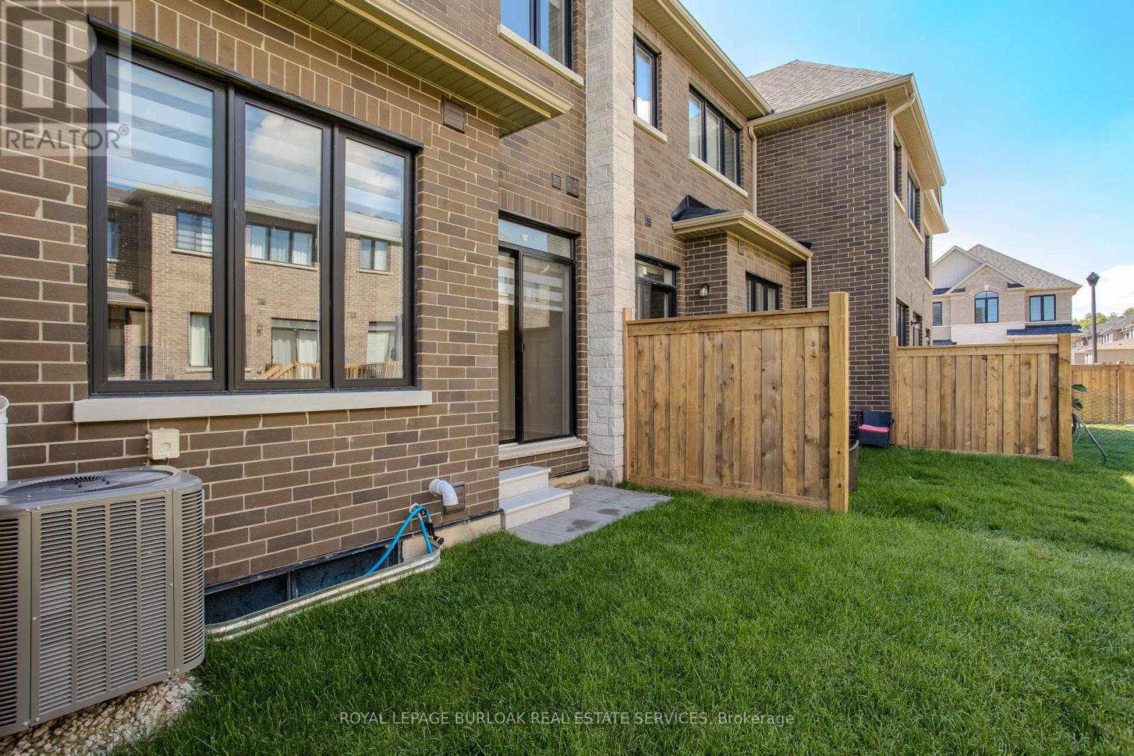 Photo 29 of 1407 Oakmont Common, Burlington ON