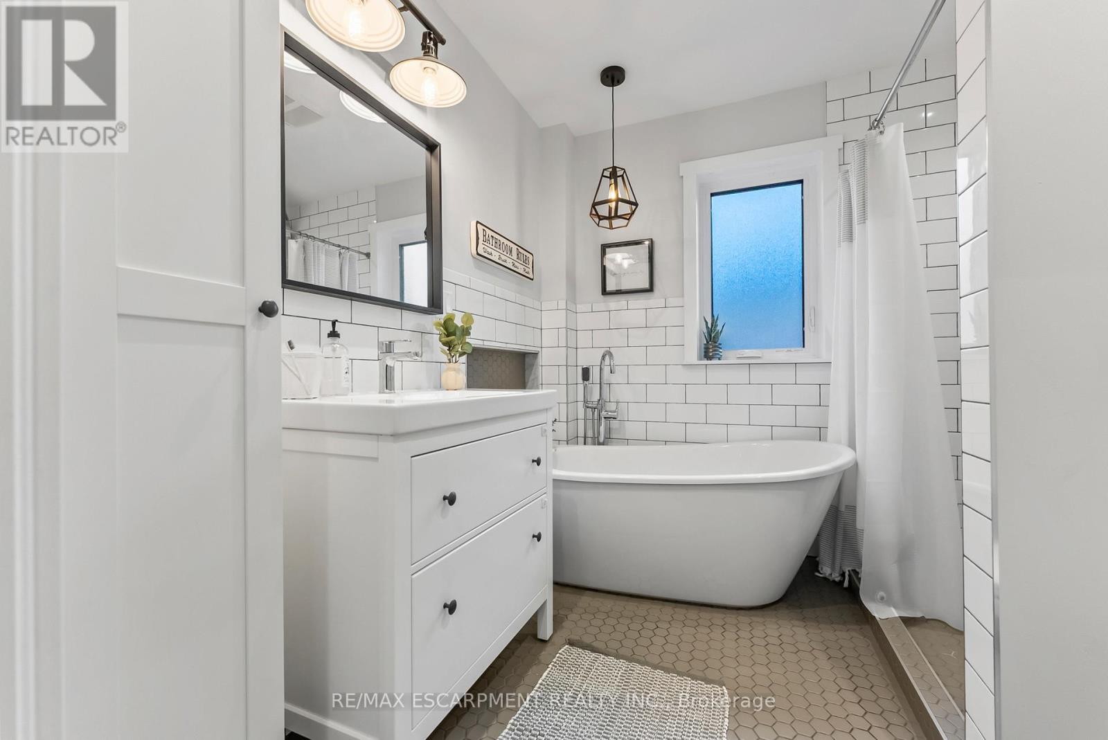 Photo 10 of 1270 Homewood Drive, Burlington ON