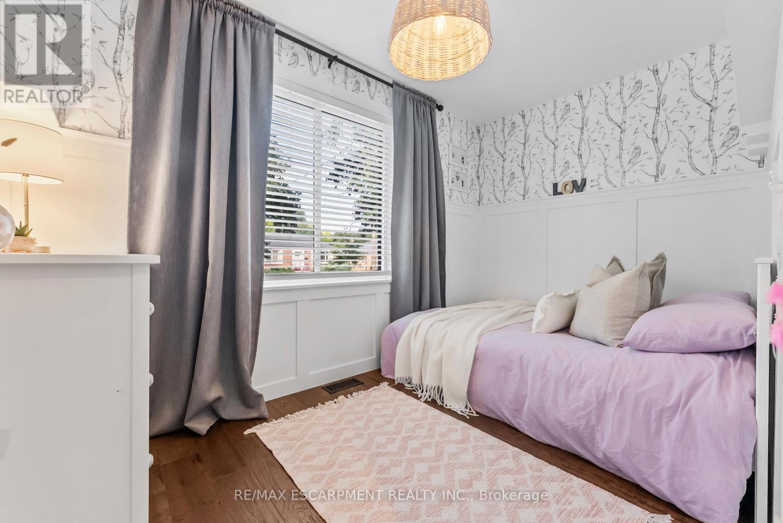 Photo 11 of 1270 Homewood Drive, Burlington ON