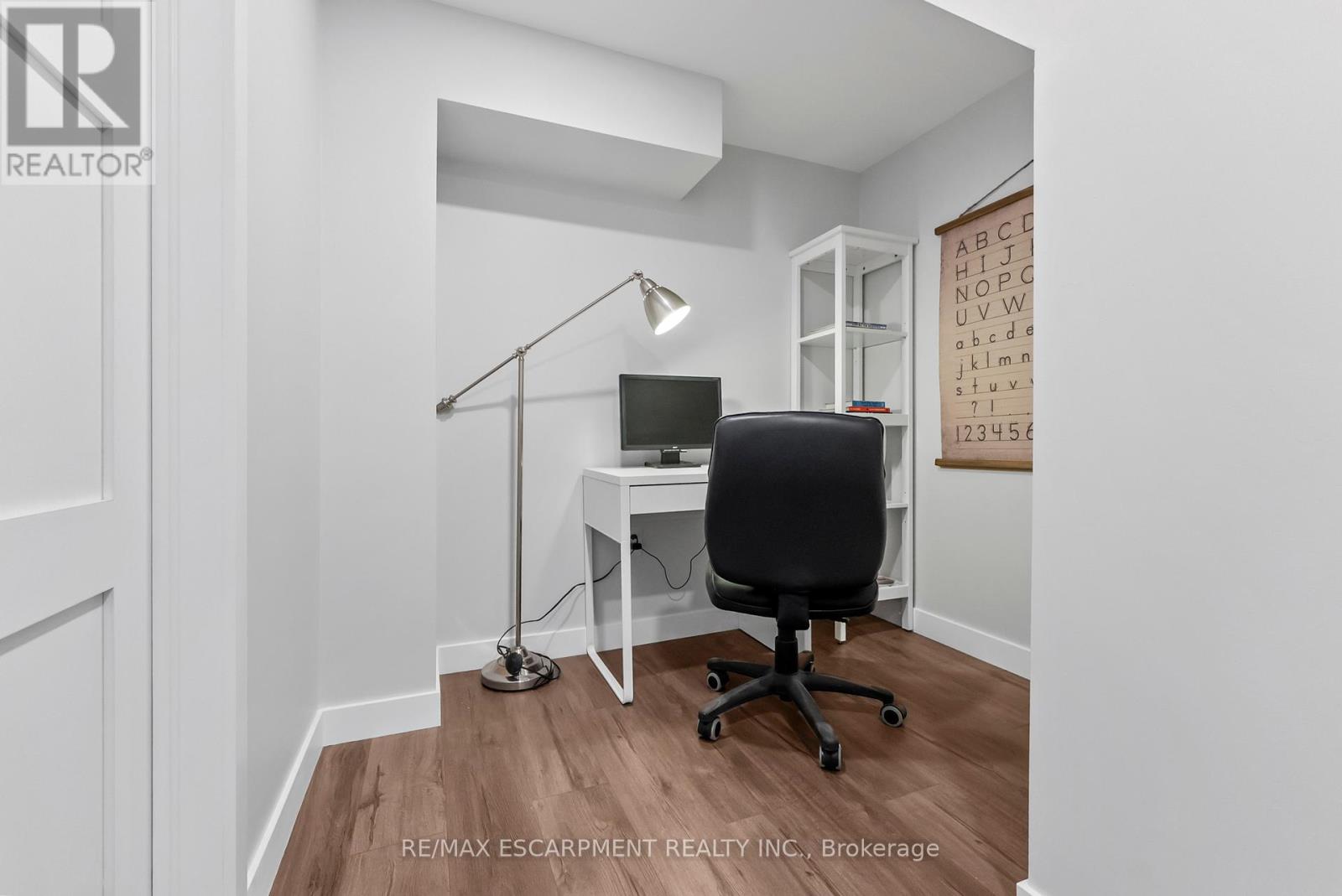 Photo 18 of 1270 Homewood Drive, Burlington ON