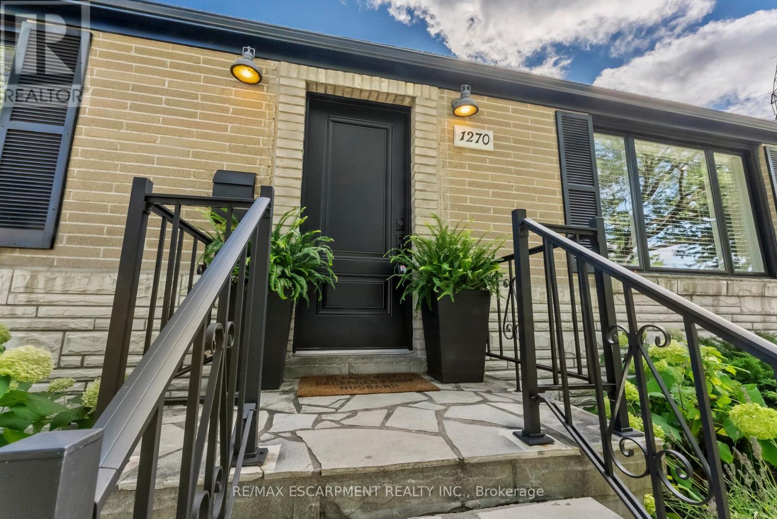Photo 2 of 1270 Homewood Drive, Burlington ON