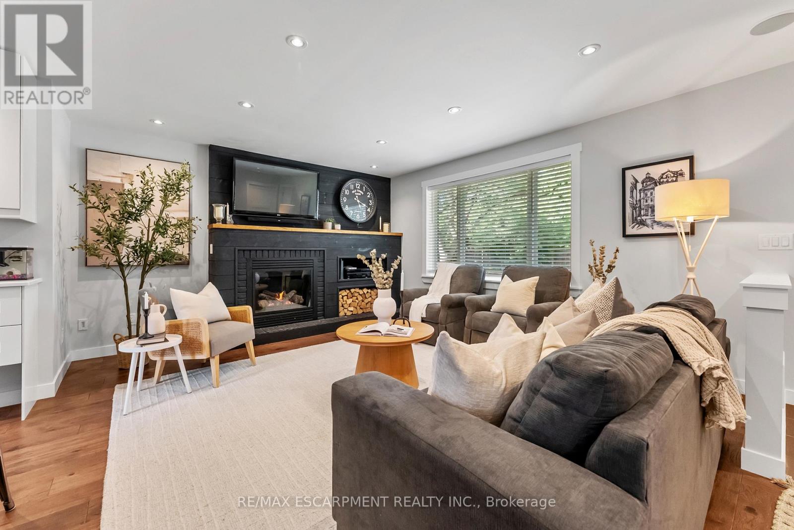 Photo 4 of 1270 Homewood Drive, Burlington ON